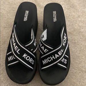 Micheal kors flip flop